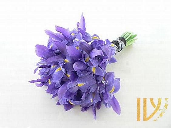 دسته گل عروس با گل زنبق
