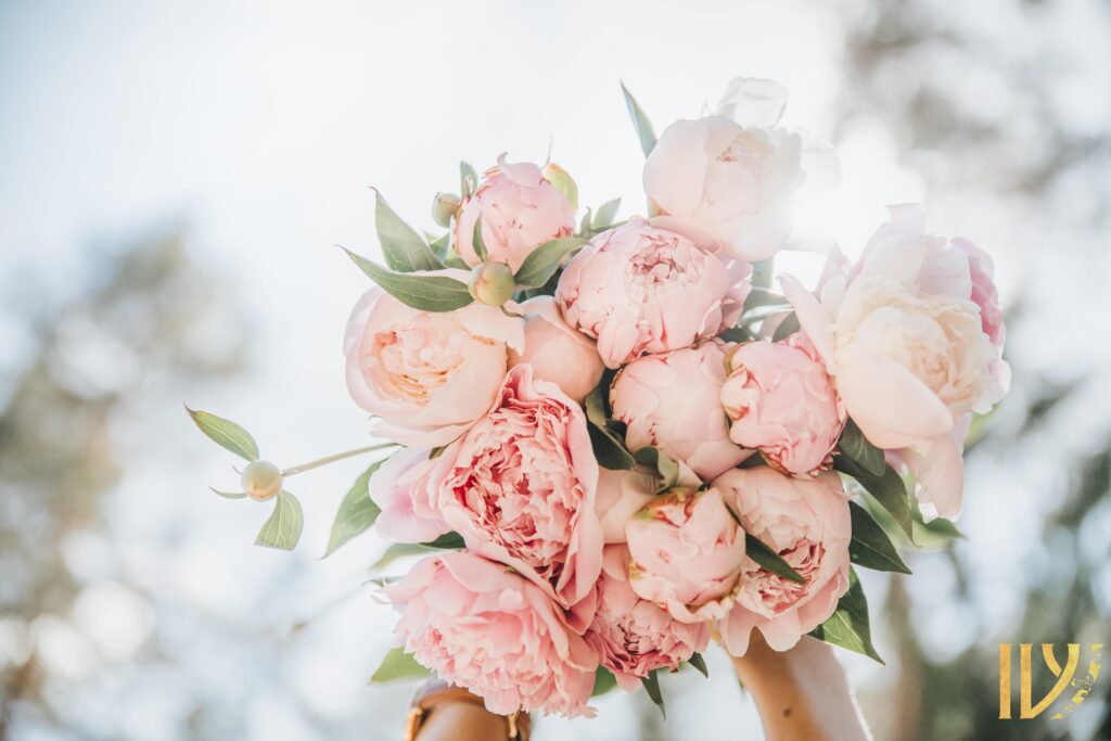 دسته گل عروس با گل پیونی