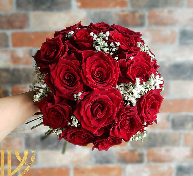 دسته گل رزهای قرمز