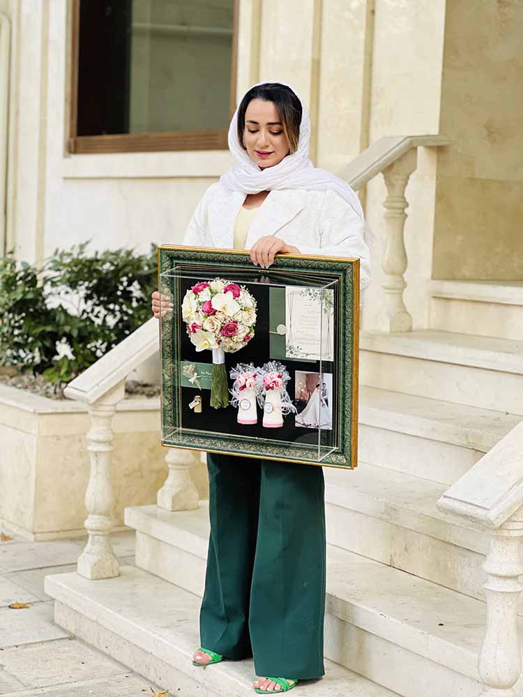 قاب دسته گل عروس